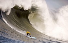 体育彩票_里沙利松锁喉埃基蒂克引爆足坛争议，斯图里奇痛批，此举完全多余