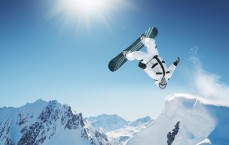 江苏体彩网-罗塞尼尔欧冠战术剖析，破解深度防守，摒弃盲目进攻