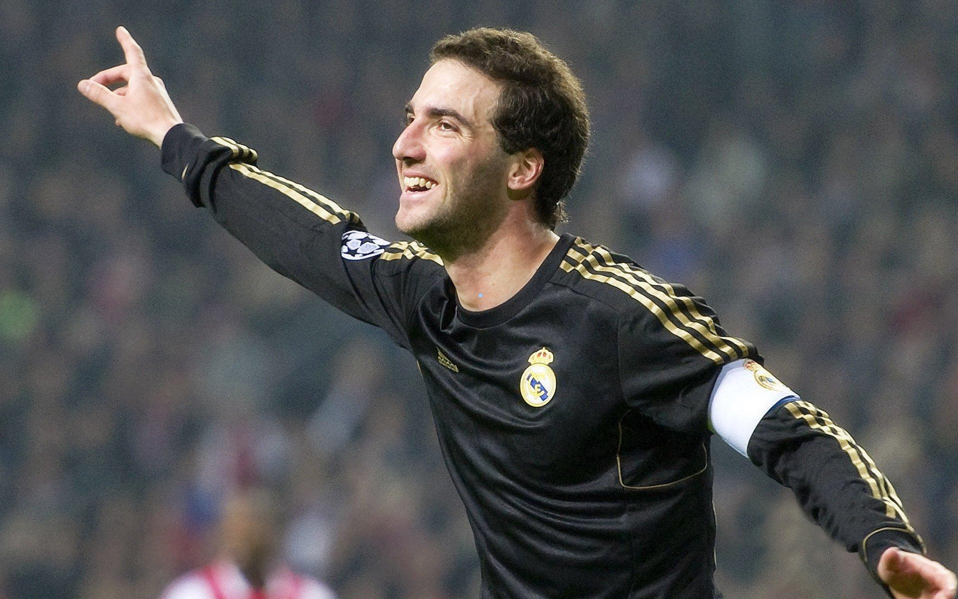 阿森纳新星萨卡坦承，内马尔是边锋楷模；门将拉亚被看好执教未来